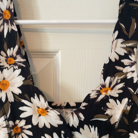 Kimchi Daisy print tank top EUC - Picture 3 of 6